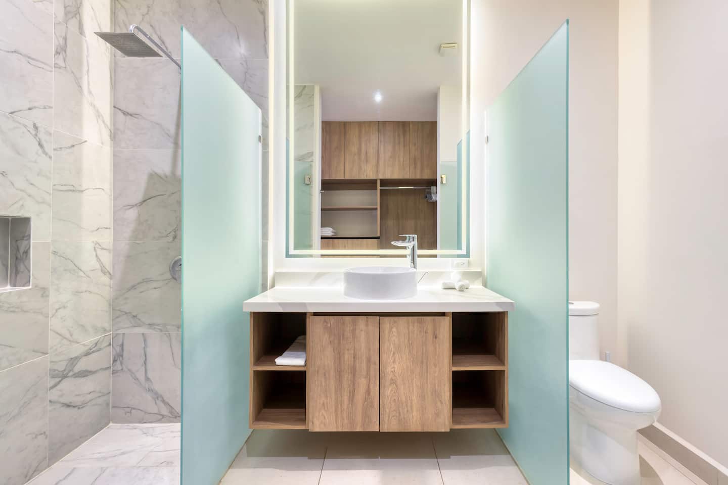 Iconic Arch Views | Modern Design — photo 16