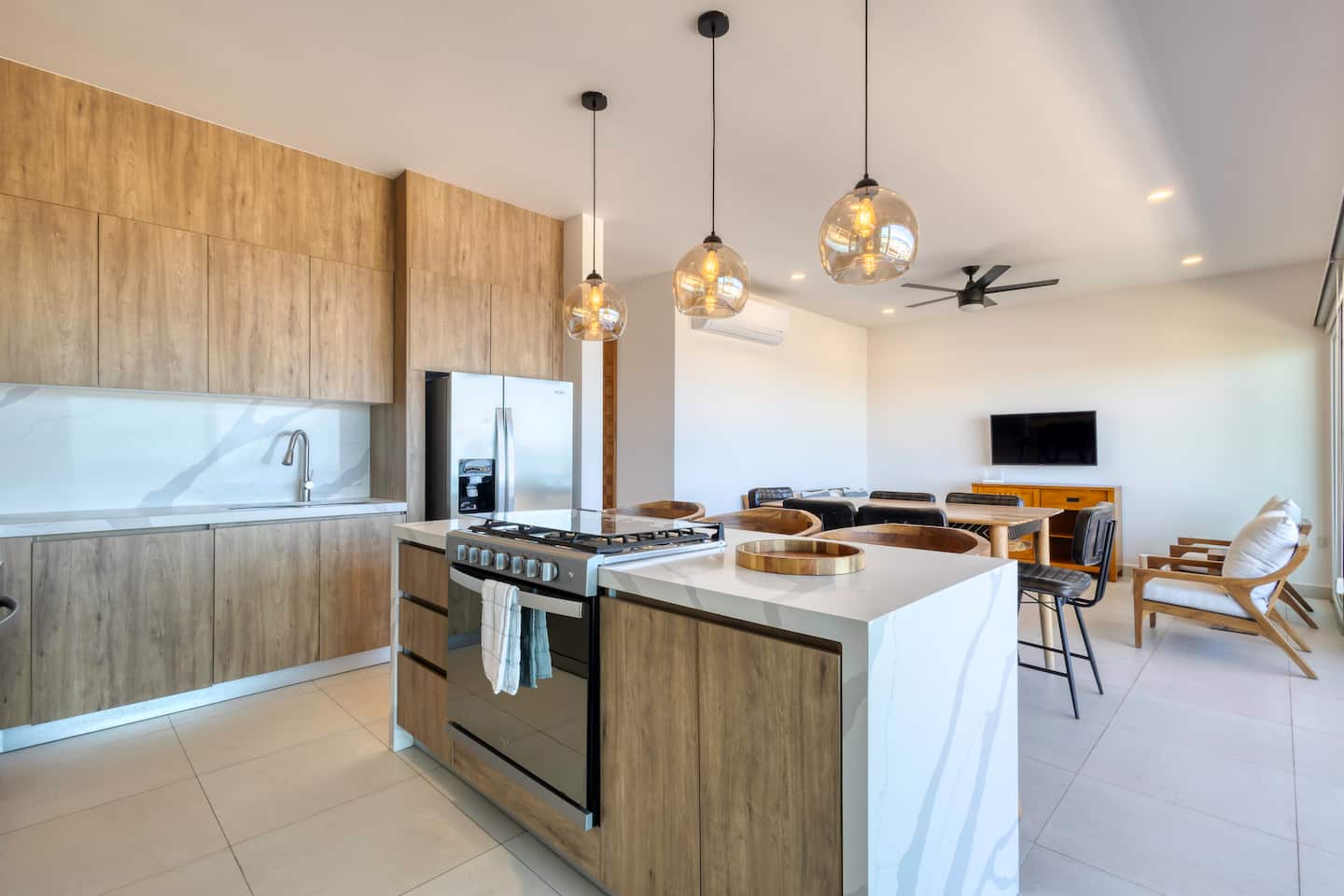 Iconic Arch Views | Modern Design — photo 9