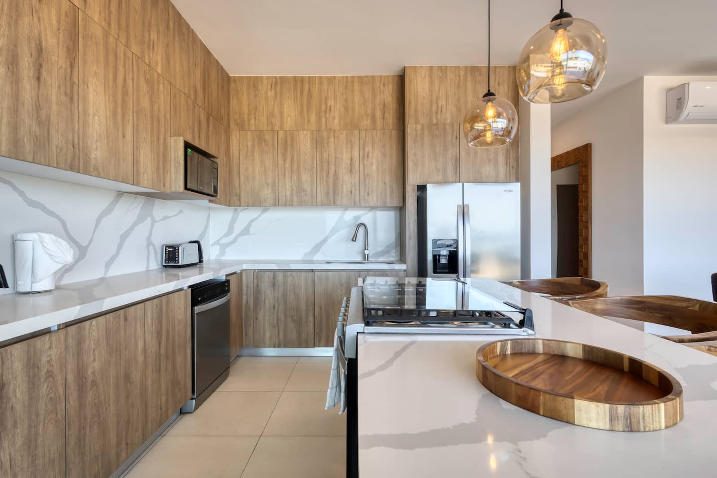 Iconic Arch Views | Modern Design — photo 10
