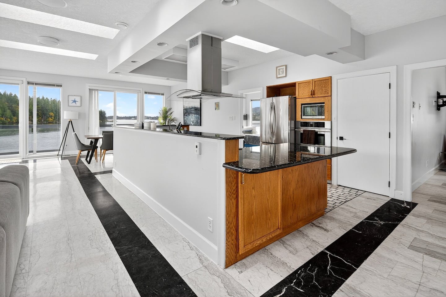 Victoria's Sea-Cret Stunning Oceanfront Home — photo 18