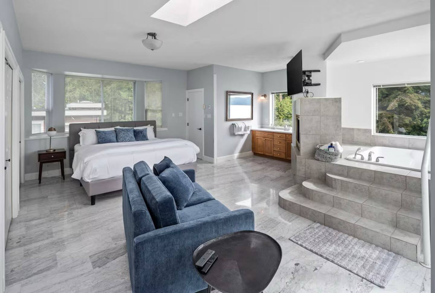 Victoria's Sea-Cret Stunning Oceanfront Home — photo 25