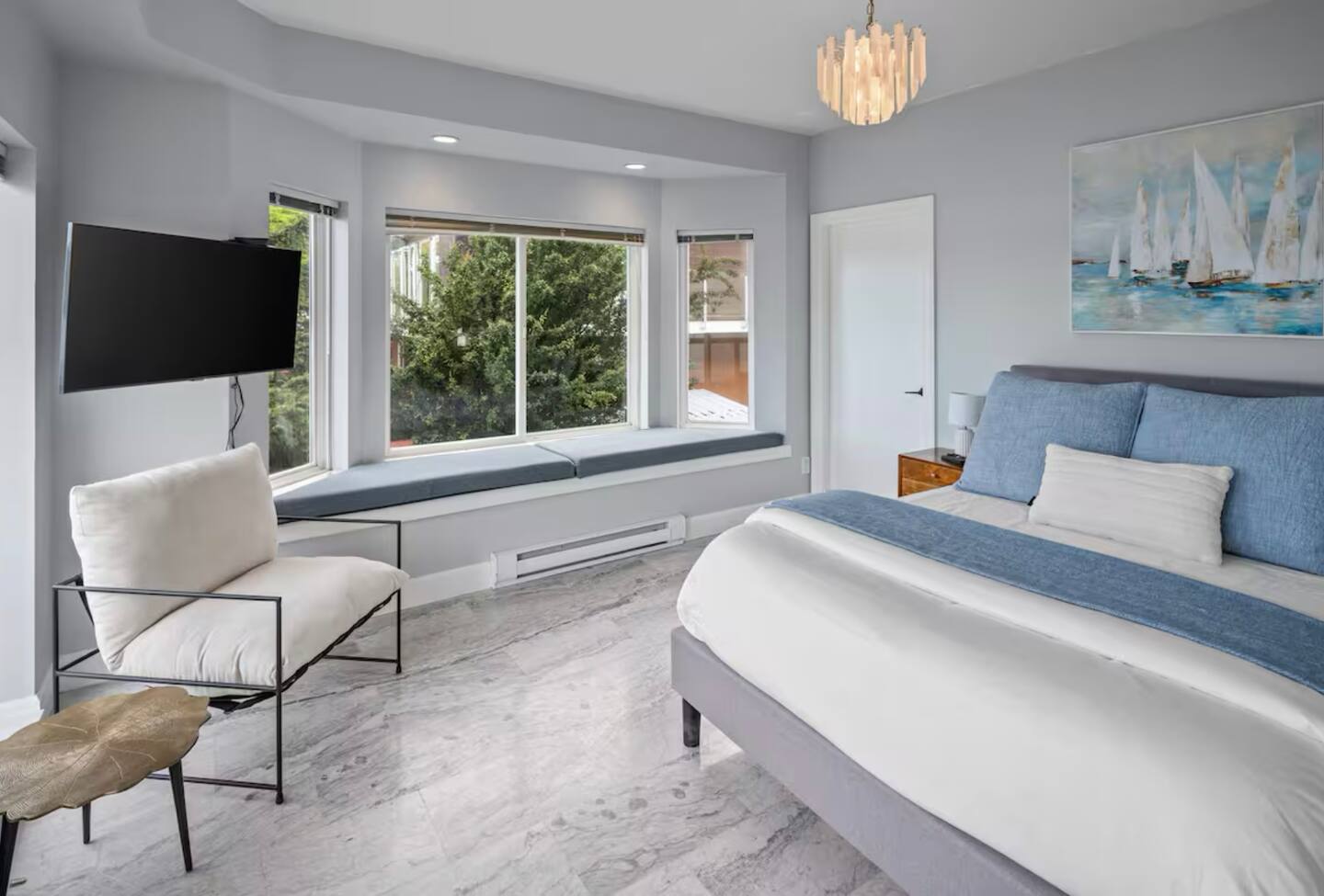 Victoria's Sea-Cret Stunning Oceanfront Home — photo 30