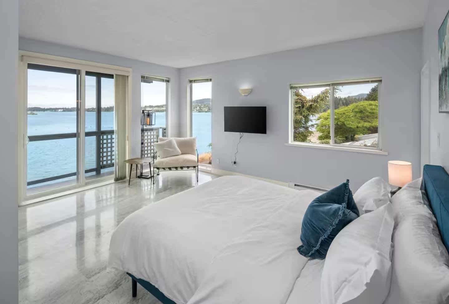 Victoria's Sea-Cret Stunning Oceanfront Home — photo 34