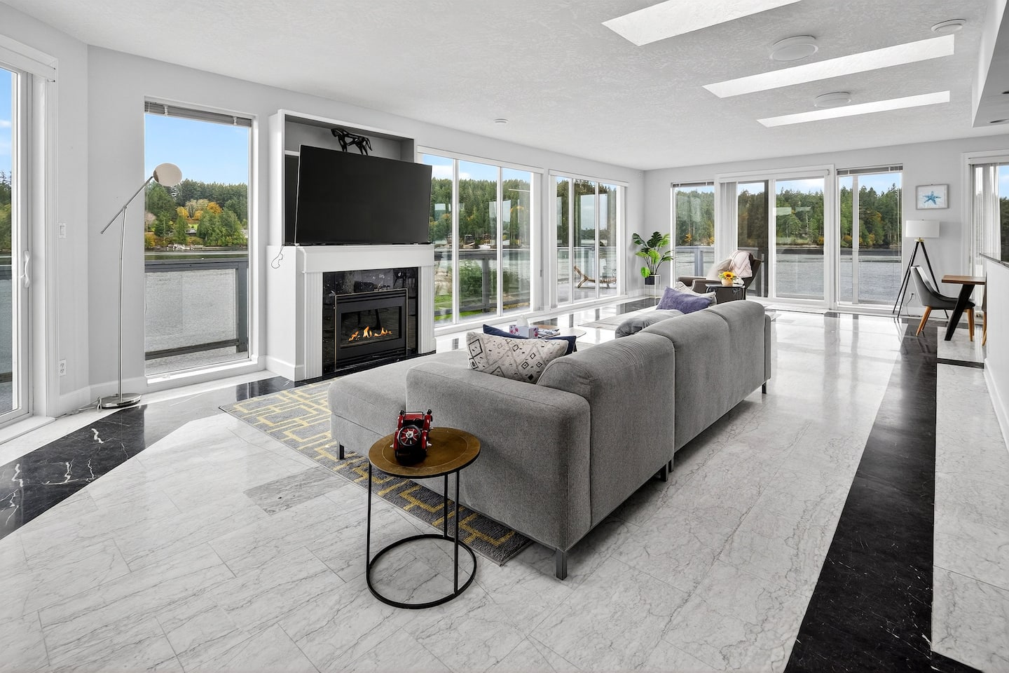 Victoria's Sea-Cret Stunning Oceanfront Home — photo 8