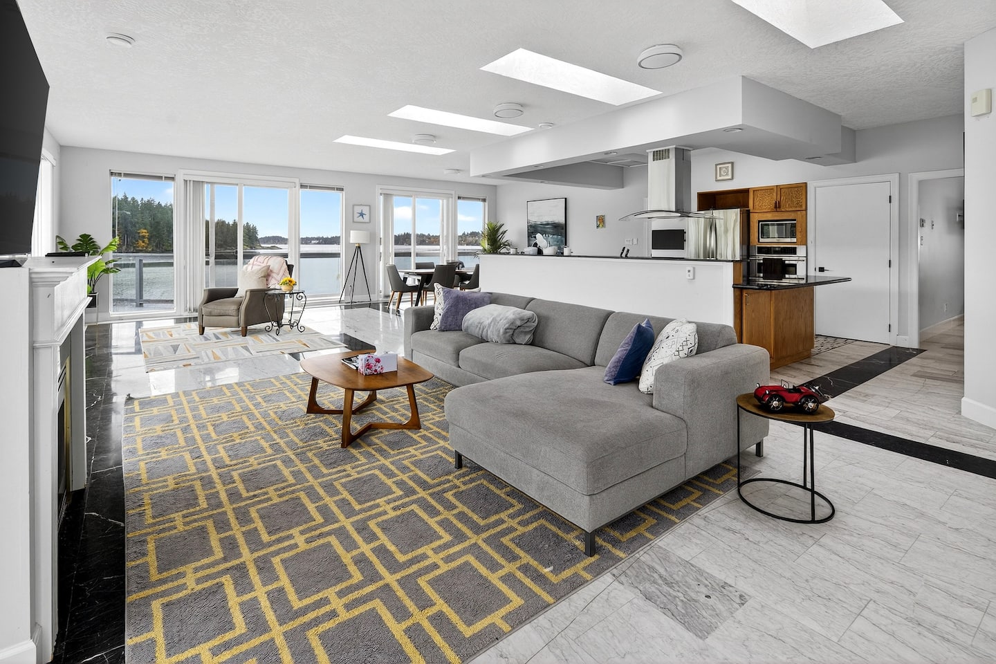 Victoria's Sea-Cret Stunning Oceanfront Home — photo 9