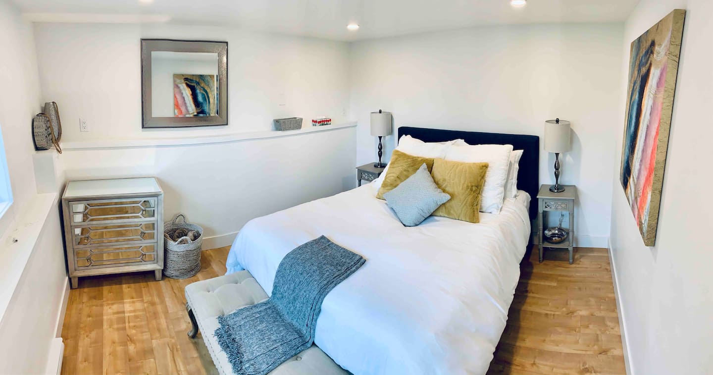 Cozy Private 1 Bedroom (YYJ) Suite