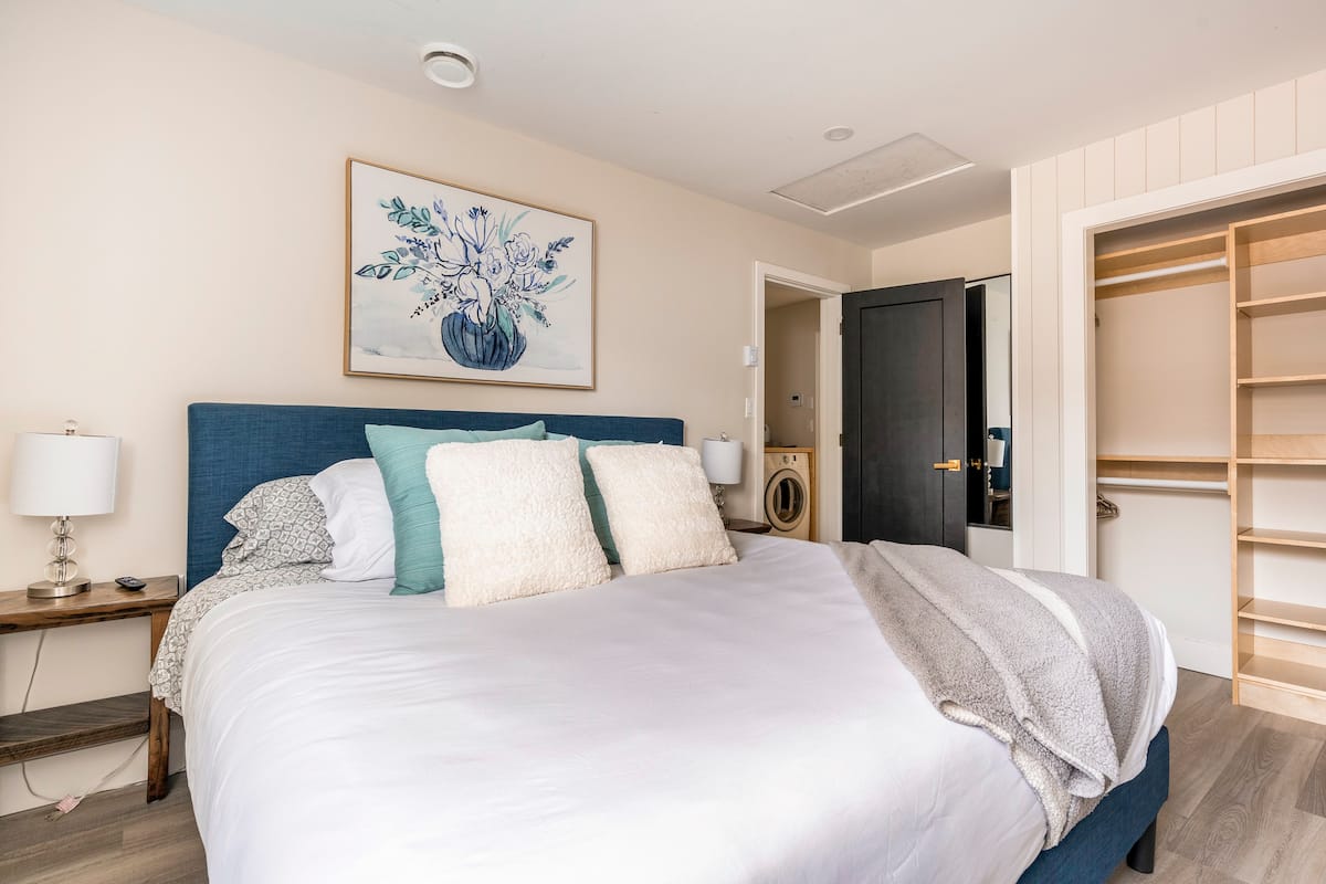 Beachfront, Hot Tub, King Beds. — photo 3